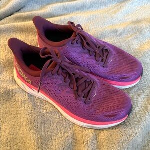 Hoka Clifton 8 running shoes